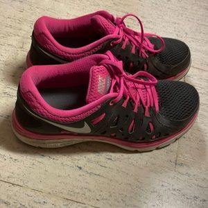 Women’s Nike Dual Fusion Run 2 Sneakers